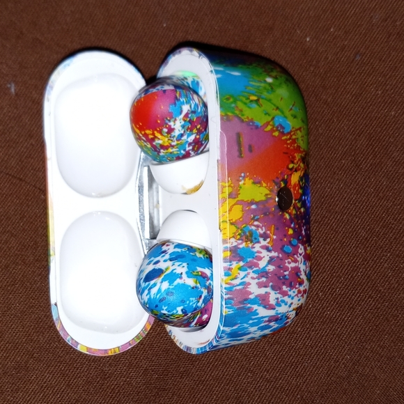 Wireless earbuds + accessories included - Picture 2 of 6